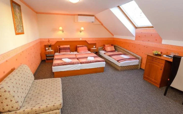 Tinódi Hotel és Étterem