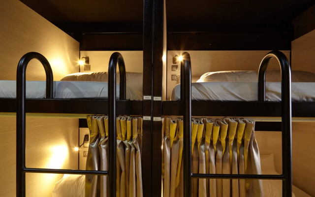 Youth Hostel Zhanqian here and there