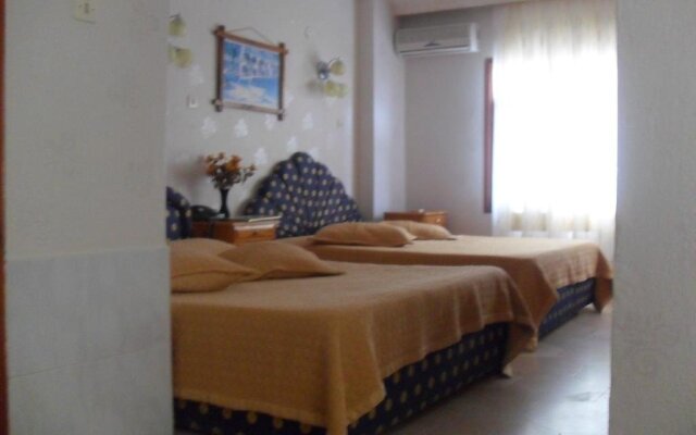 Tolya Hotel комната для гостей