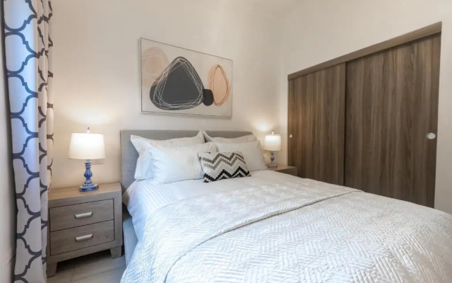 Family Getaway Apartment - Right On The Beach