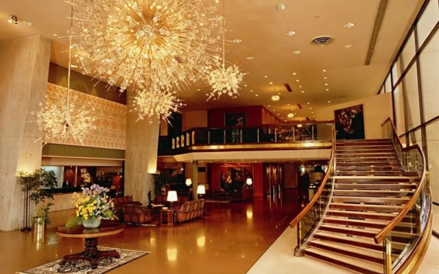 Real Plaza Hotel & Convention Center