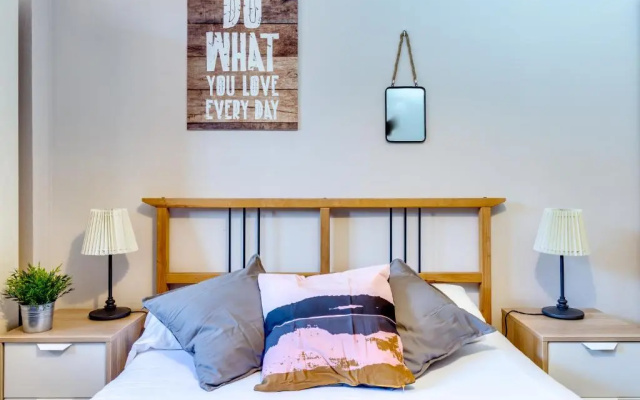 Spacious 4 Bedroom Apartment Fira BCN & Camp Nou
