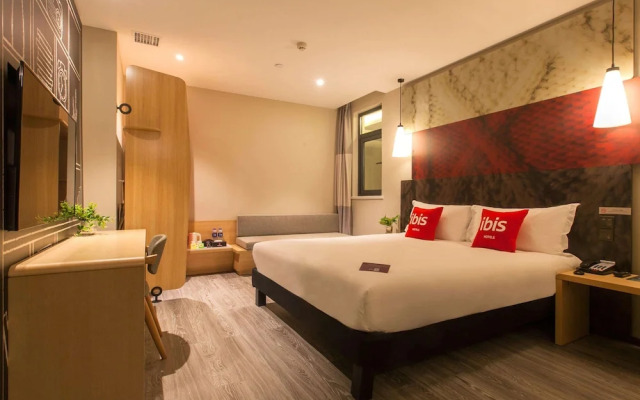 Ibis wuhan hubu alley hotel
