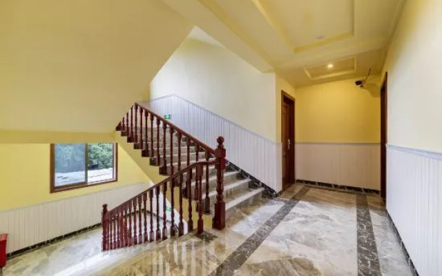 Bai Yu Ting Shan Zhu Hotel