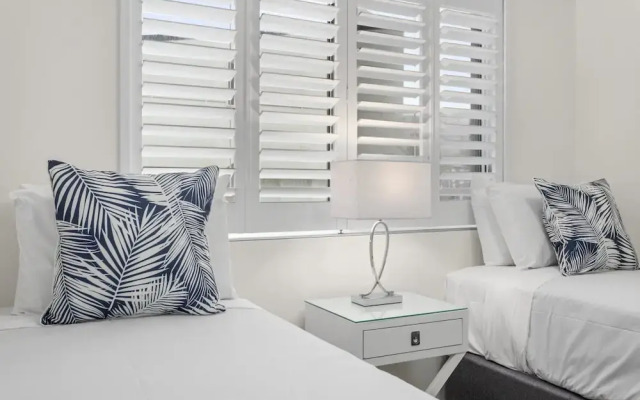 Wake to Waves in Spacious 3-bed Beachfront Unit