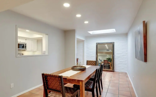 Tucson Townhome w/ Private Patio & Mtn Views!