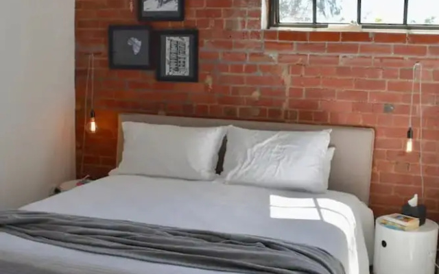 Stylish Warehouse Conversion in Heart of Fitzroy