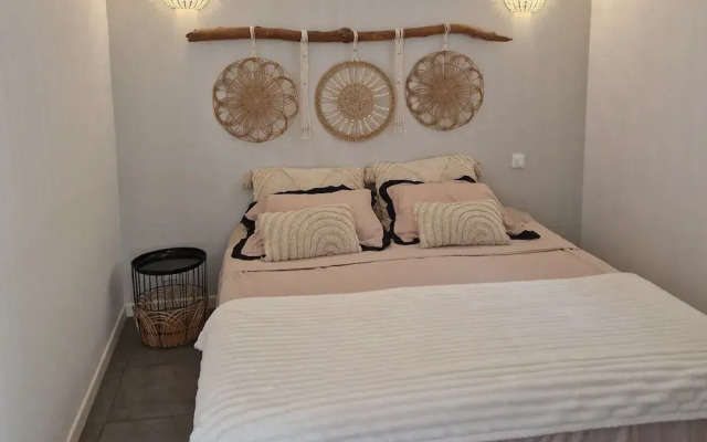 Apartment With Swimming Pool, Wifi
