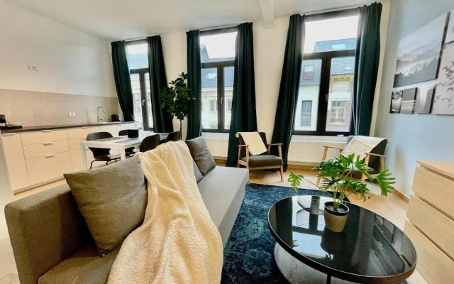 Luxury Dlx 1BR Near Fashion District by Oneluxstay