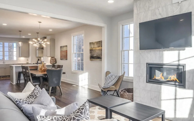 Luxury Home Blocks from Downtown by RedAwning