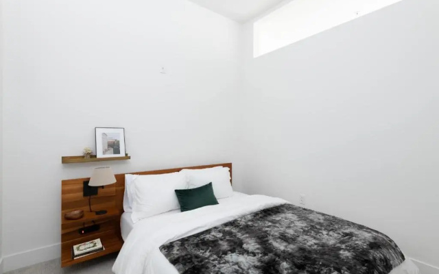 Flexhome Skywalk to Fiserv U4 RooftopGymParking