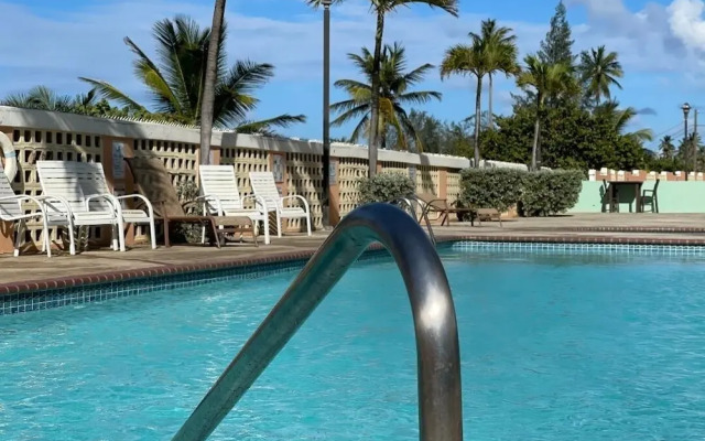 Beach condo with Pool and Ocean View