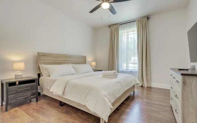 Charming Navarre Townhome: 5 Mi to Beach!