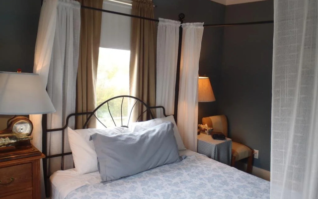 Haselwood Inn Bed & Breakfast