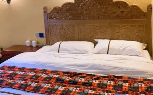 Danba Jiarong Home Village Hotel