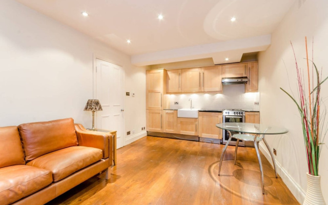 Delightful 2 Bed Garden Flat in Earl's Court