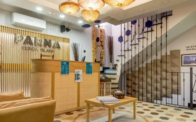 Parna Hotel