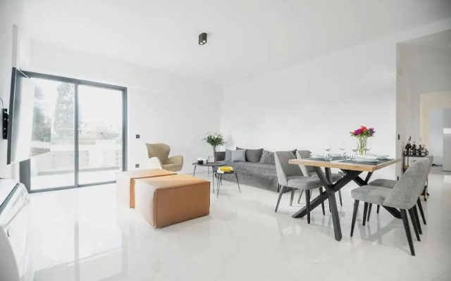 Maison Du Jardin 2-Bedroom Apartment Private Outdoor Jacuzzi