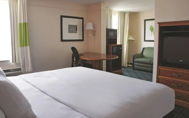 La Quinta Inn & Suites By Wyndham Tulsa Central