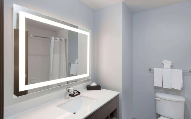 Days Inn & Suites by Wyndham Houston NW Cypress