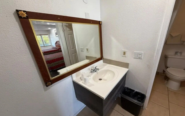 Kings Suites & Mini Storage