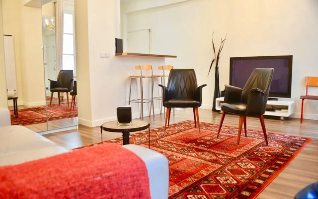 1 Bedroom Flat In Central Marais