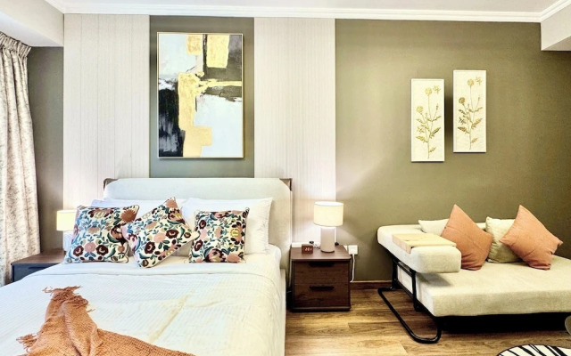 Cosmos Living Premier Studio Near Metro