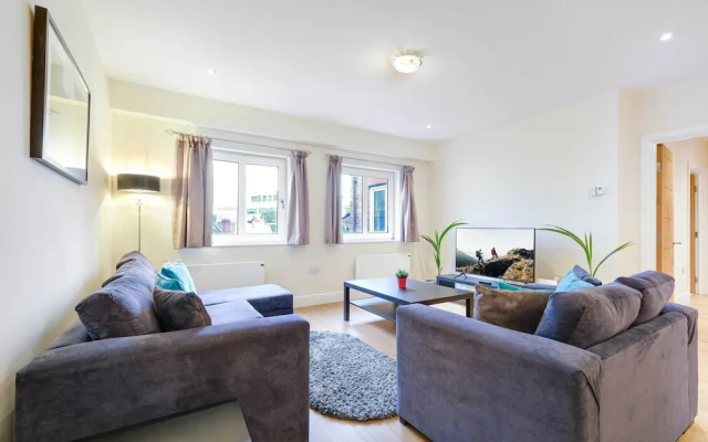 Luxury 3 Bedroom Apartment with Parking