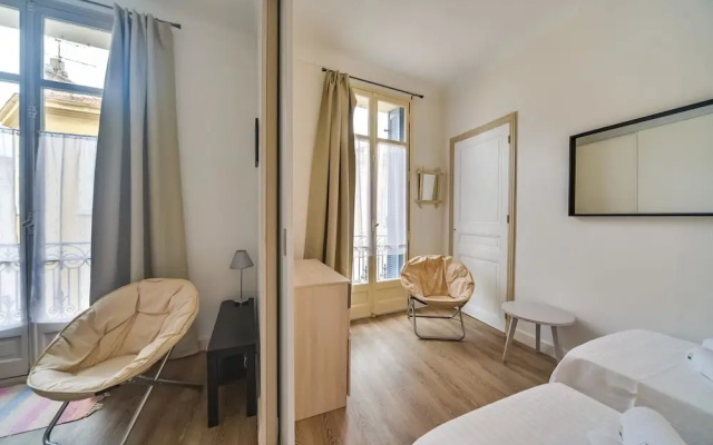 Henry IV Apartment 2