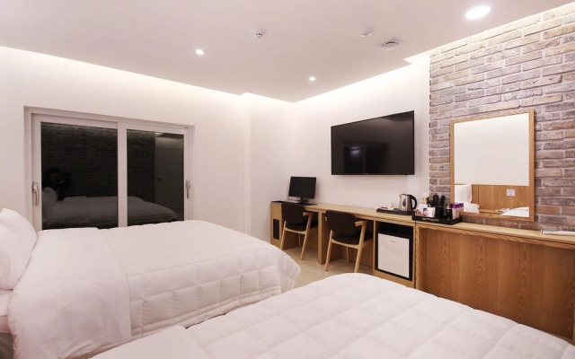 Ulsan Jeongjadong White Swan