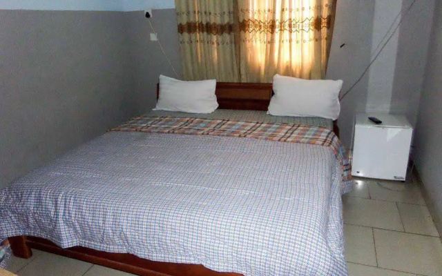 Menic Suites