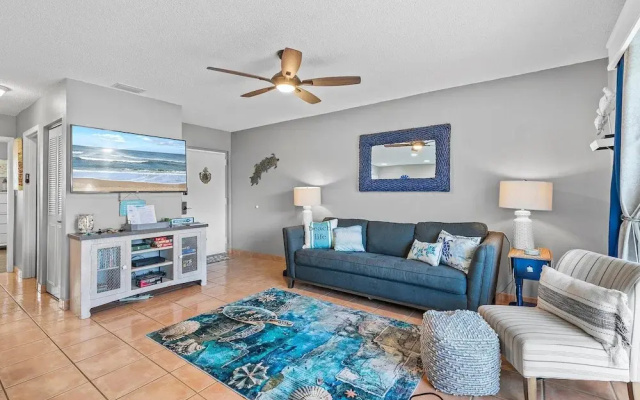 Colony Beach Club 210
