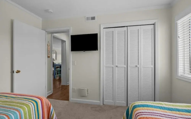 Summer School 2 Bedroom Condo by RedAwning