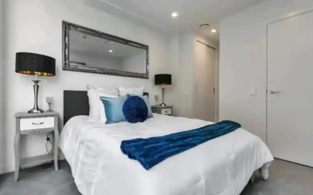 Stylish 2-Storey Retreat With Parking Zodiak Stays