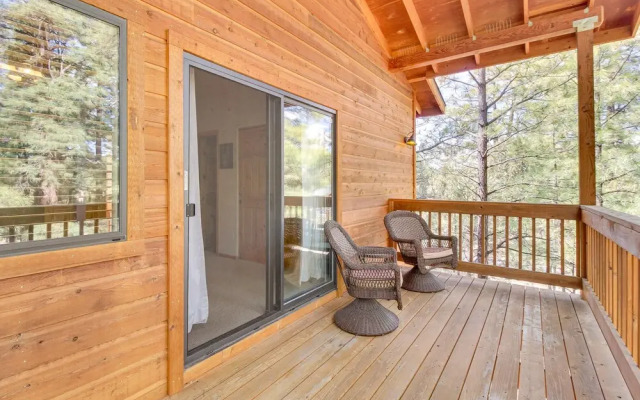 Tranquil Heber-overgaard Cabin w/ Decks & Grill!, Heber