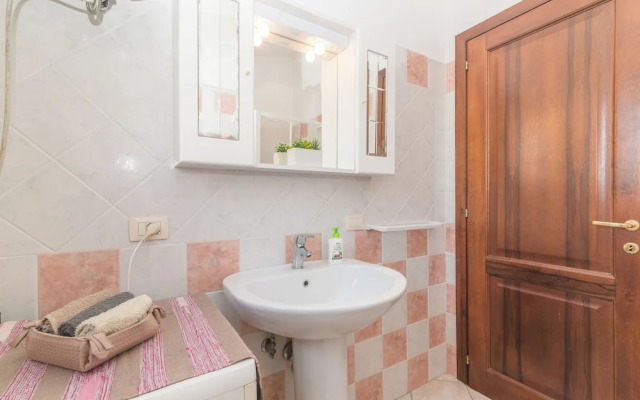Il Glicine 1.5 Km From The Beach