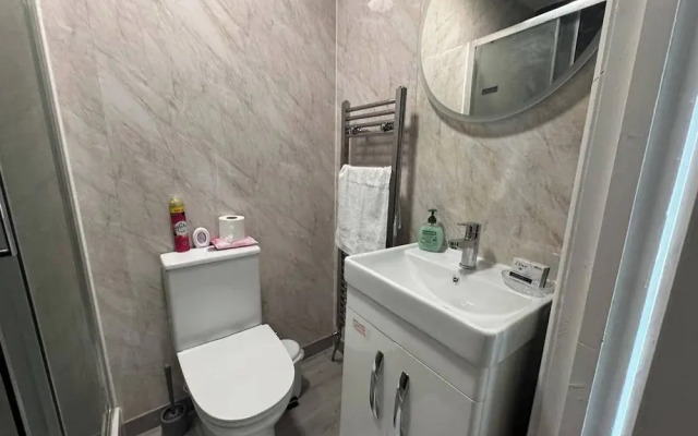 Cosy Croydon Apartment With 2 Bedrooms