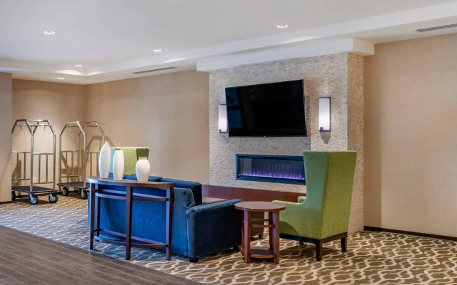 Comfort Inn & Suites Clarkston Pine Knob Area
