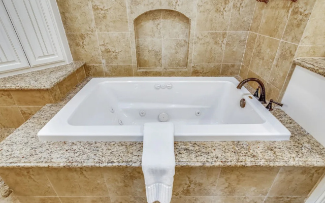 Sea Pearl 6 Bedroom Home