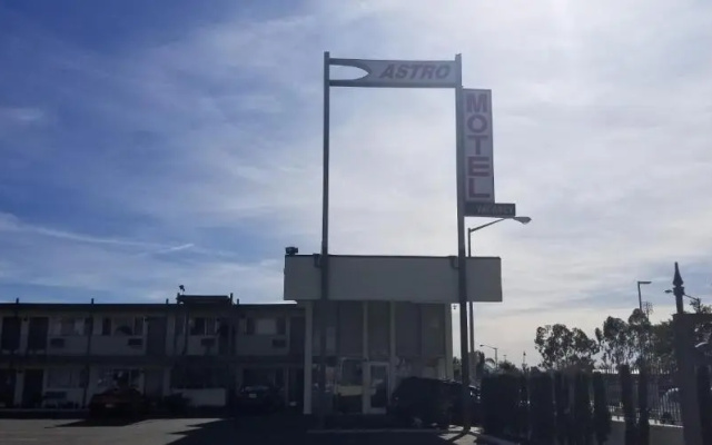 Inland Inn & Suites