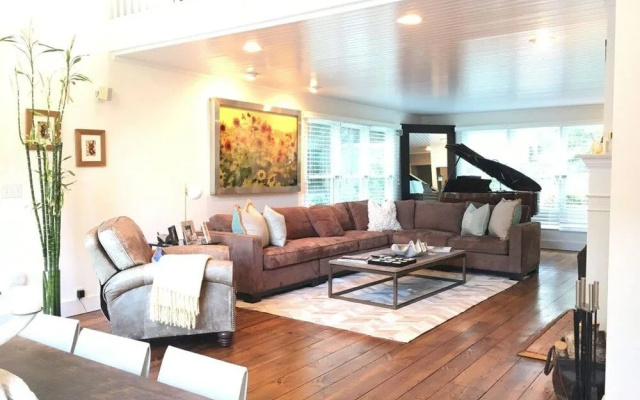 Villa Red Hut