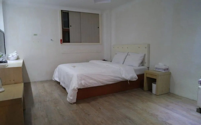Q Motel