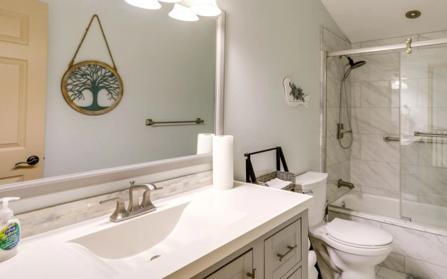 6 Mi to Downtown: Flagstaff Townhome w/ Deck