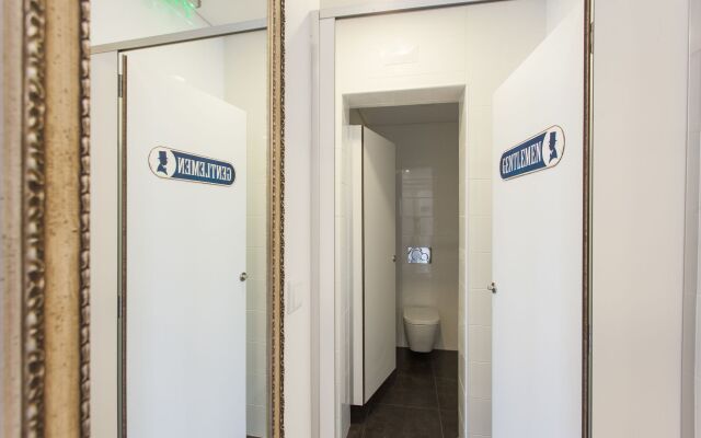 Отель Be Lisbon Hostel Португалия, Лиссабон - отзывы, цены и фото номеров - забронировать отель Be Lisbon Hostel онлайн вид на фасад
