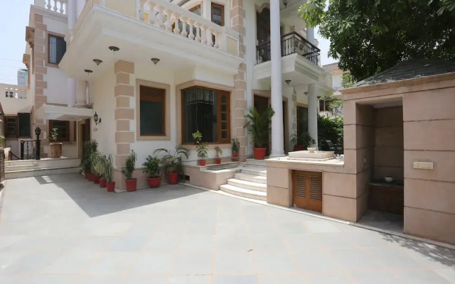 The Red Orchid By OYO Rooms