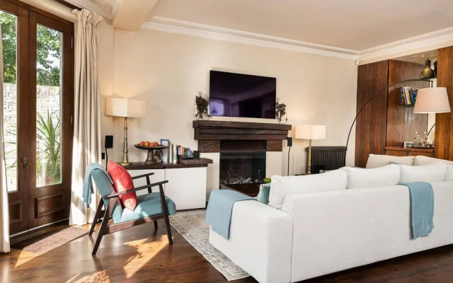 A Chelsea Retreat - 2 BR With Garden and Parking