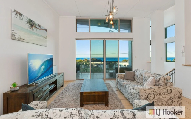 Exclusive Ocean View Penthouse On Marine Parade