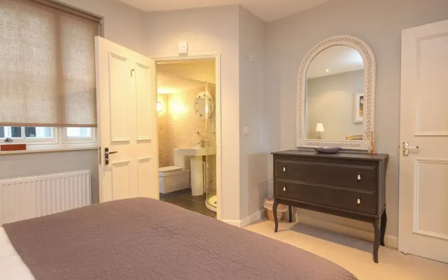 Flat 1, 32 Newcomen Road