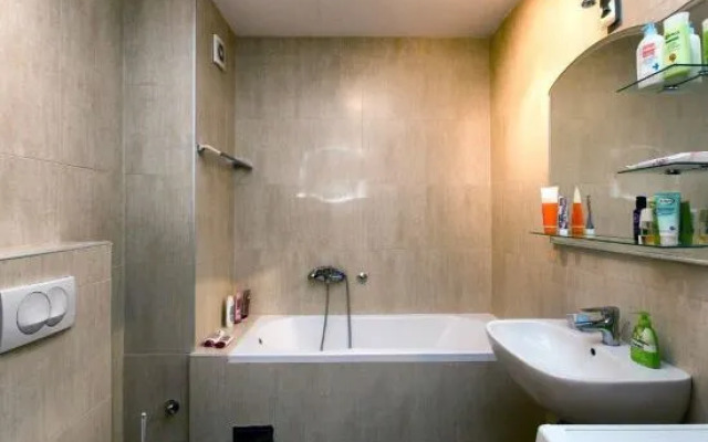 Apartment 32