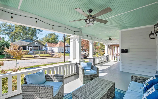 Modern Atlanta Getaway ~ 3 Miles to Downtown!